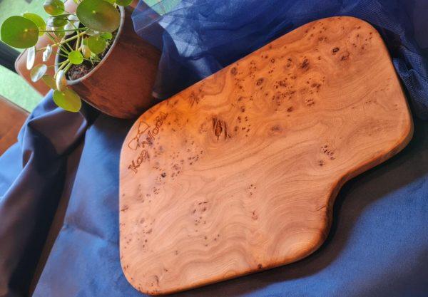 Planche de dégustation en châtaignier fabriqué en Vendée par Koa'Wood.