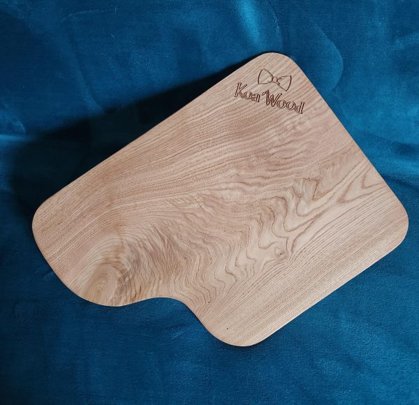 Planche de présentation en chêne massif, fabriqué par Koa'Wood en Vendée. Produit unique et estampillé.